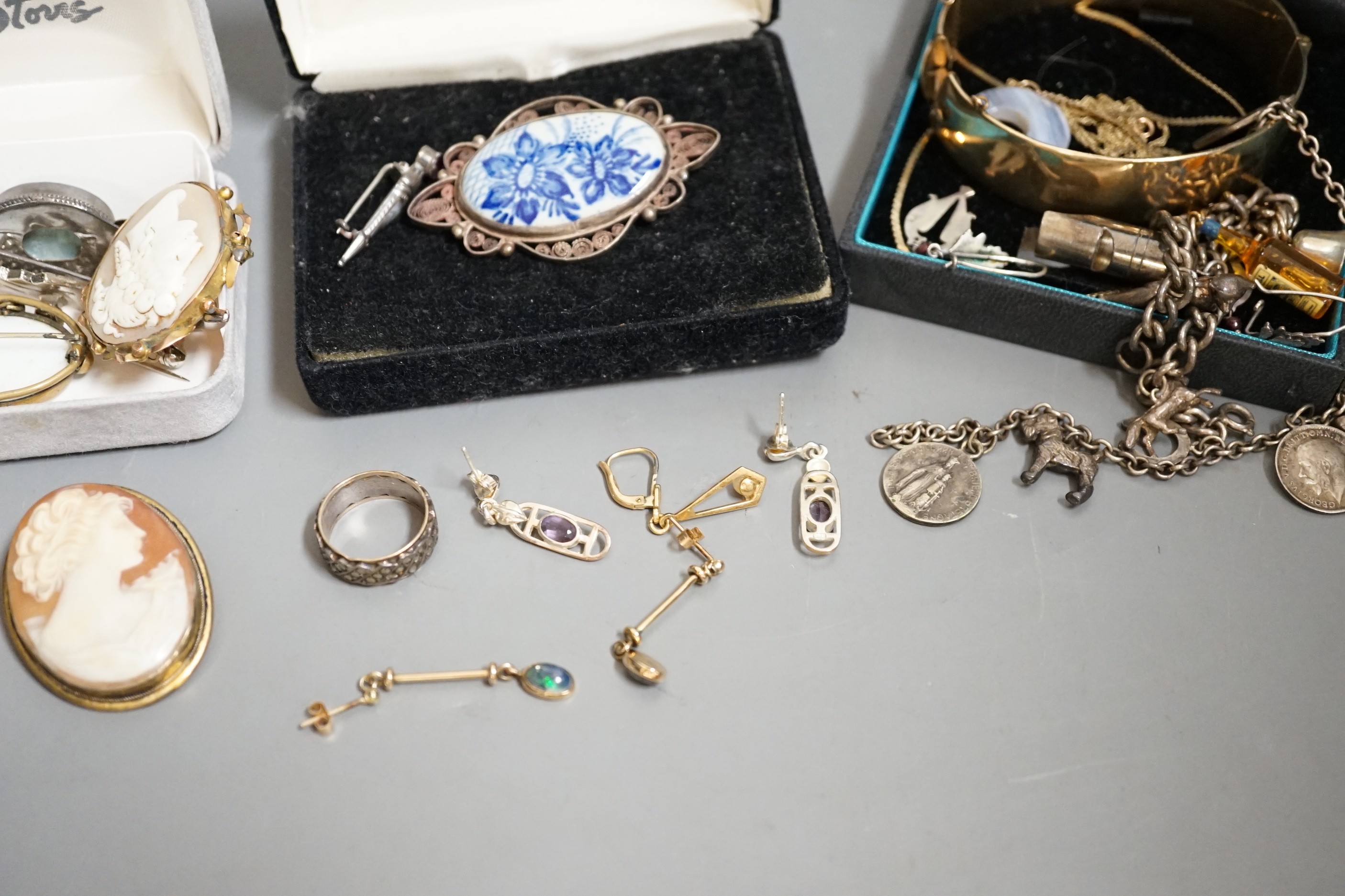 A 9ct mounted oval cameo shell brooch, and other assorted jewellery including, costume, a white metal charm bracelet, 925 earrings etc.